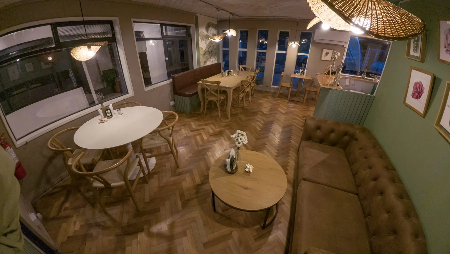Interior de la Cafetería Aktiva
