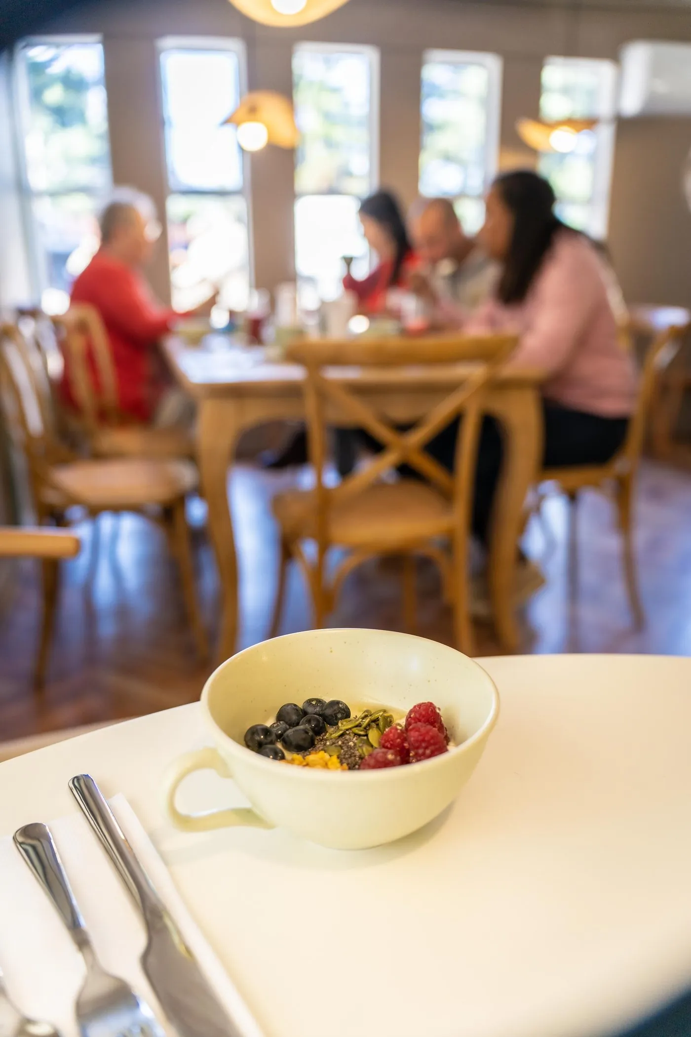 Bowl saludable con frutos rojos en Cafetería Aktiva