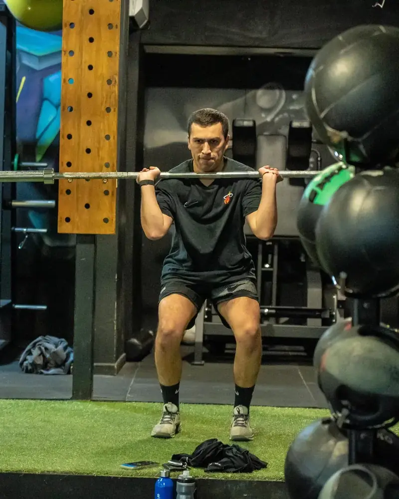 Cross Training en Box Aktiva-T: sentadilla frontal con barra
