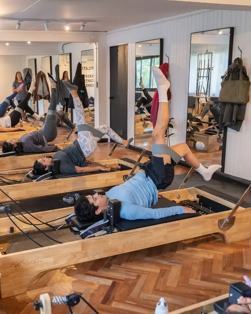 Clase de Pilates Reformer en el Studio Aktiva-T