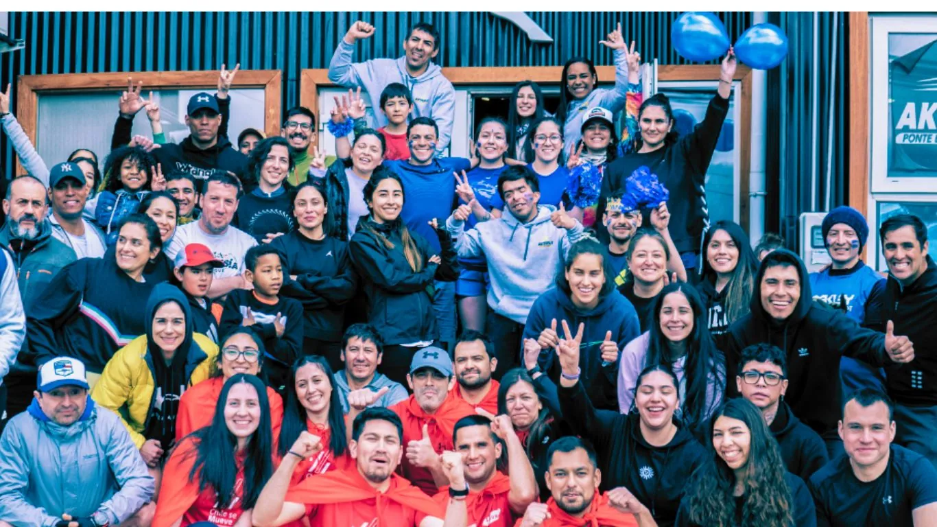 Comunidad Aktiva-T reunida en un evento