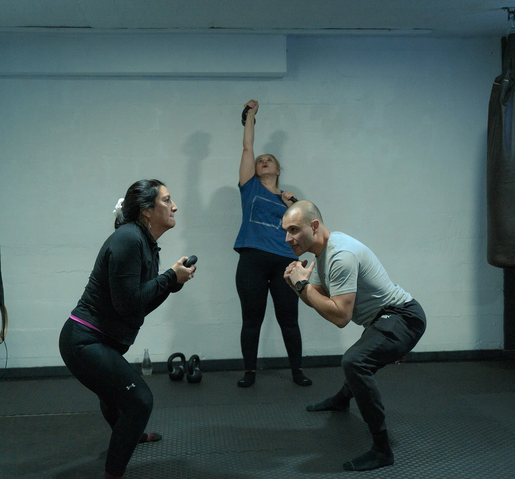 Clase de Fundamentos, trabajo con kettlebell en grupo reducido